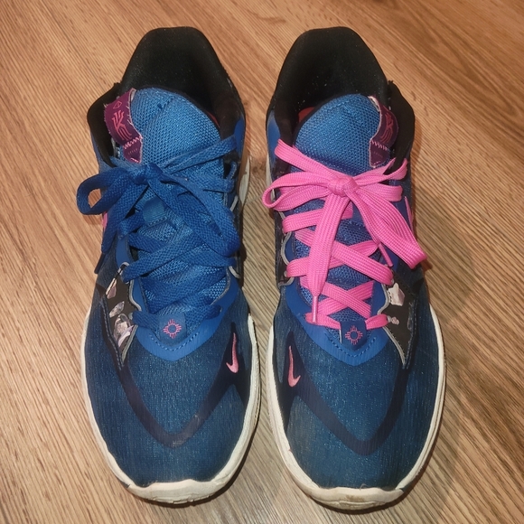 NIKE KYRIE IRVING Low 5 Dark Marina Blue and Pinksicle Athletic Sneakers,10.5 - Picture 1 of 8